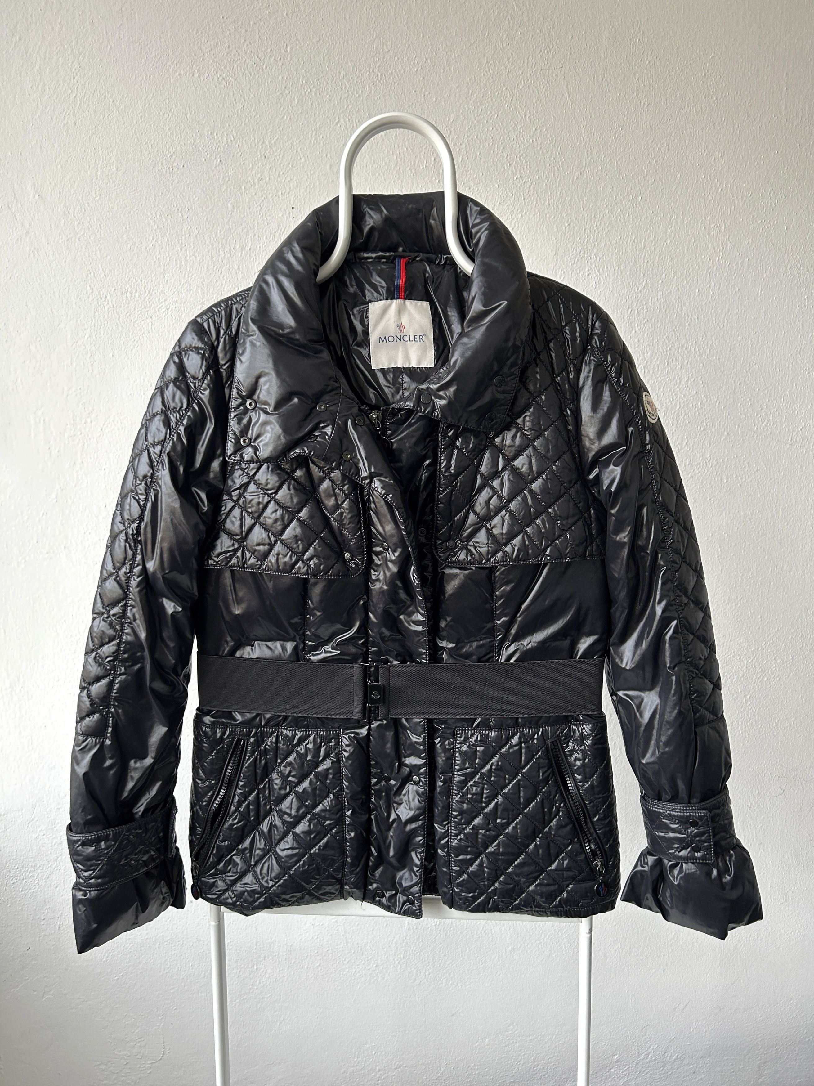 Moncler Moncler kingston belted quilted down jacket with badge Size M / US 6-8 / IT 42-44 - 1 Thumbnail
