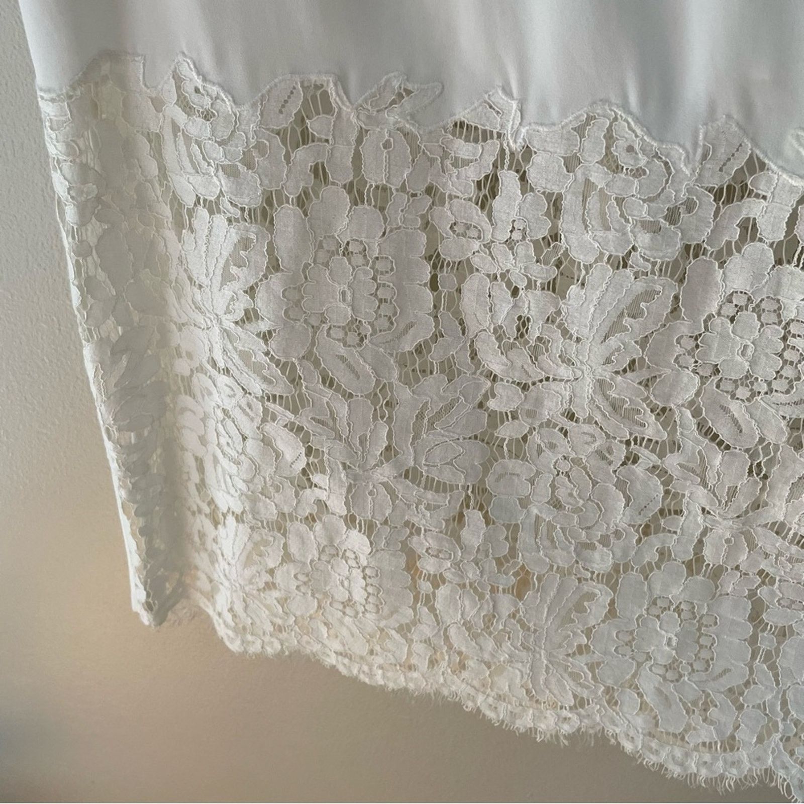 Bcbgmaxazria BCBGMaxAzria Lacie Lace Batwing Cape Midi Dress White XS Size XS / US 0-2 / IT 36-38 - 8 Thumbnail