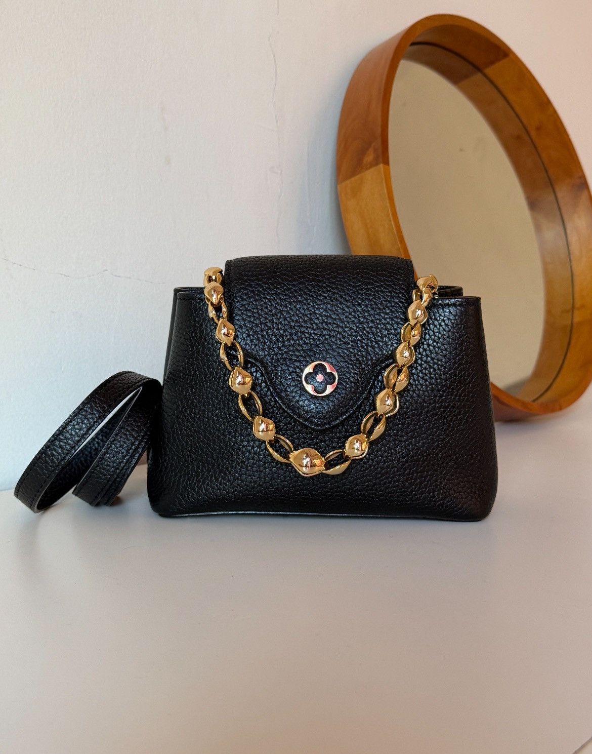 Louis Vuitton Louis Vuitton Capucines Mini Handbag Size ONE SIZE - 3 Thumbnail