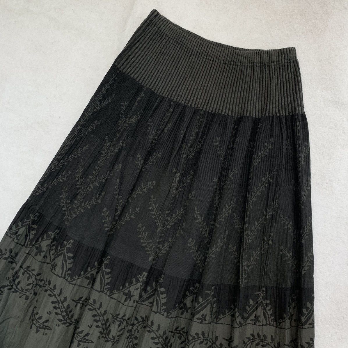 Issey Miyake Issey Miyake Heart HaaT Floral Embroidered Jacquard Skirt Size 29" - 2 Thumbnail