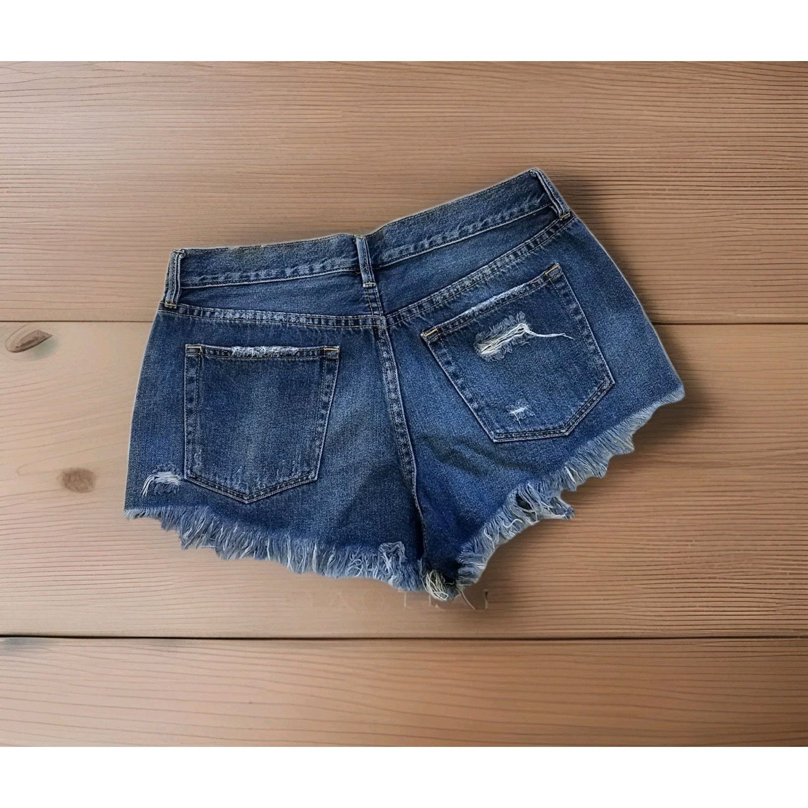Free People We The Free Shorts 28 Byron Bay Cut Off Distressed Destroyed Size 28" / US 6 / IT 42 - 2 Thumbnail