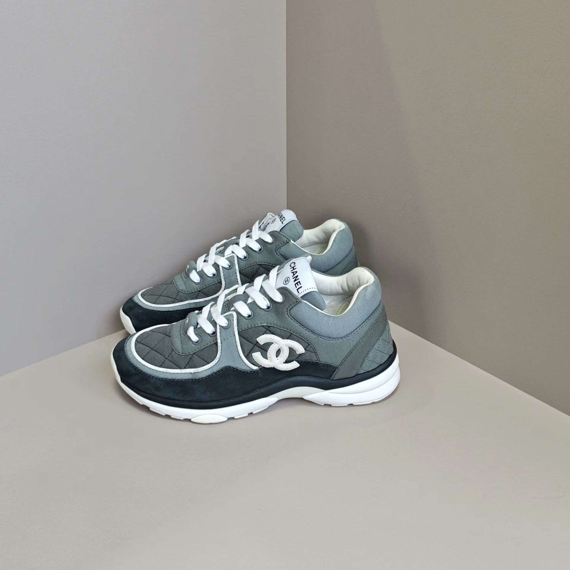 Chanel Chanel Casual Plaid Lowtop Sneakers us_6 Women Size US 6 / IT 36 - 1 Thumbnail