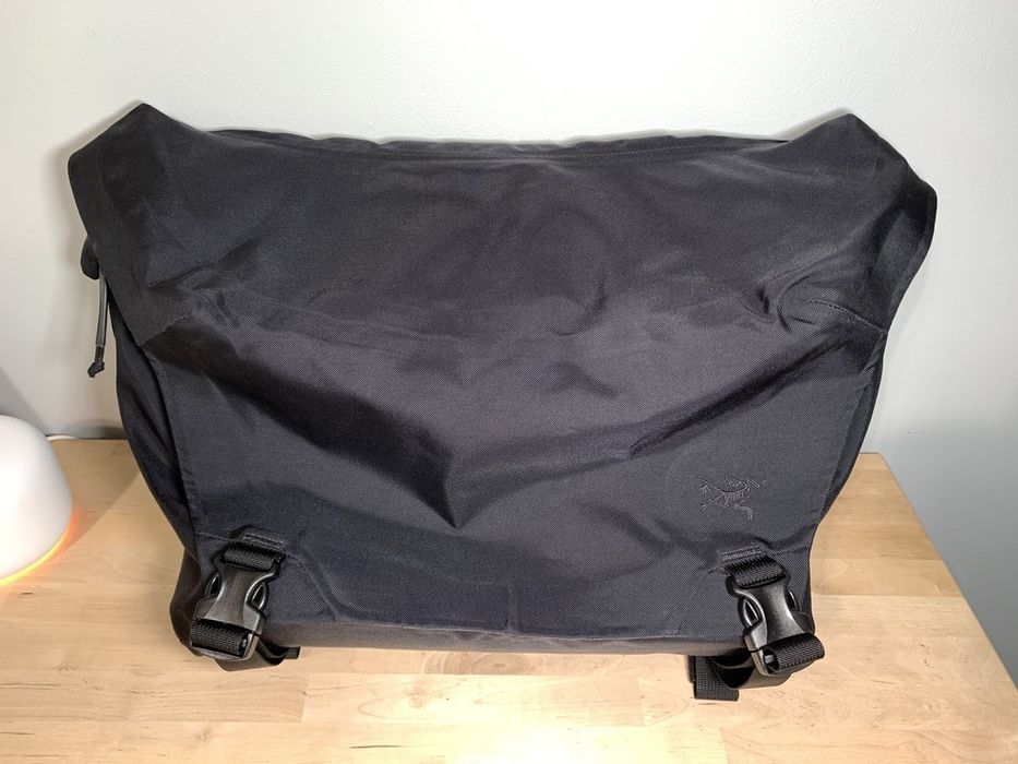 Arc'Teryx ARCTERYX LEAF 15L Courier Bag Nylon Black Messenger Grailed