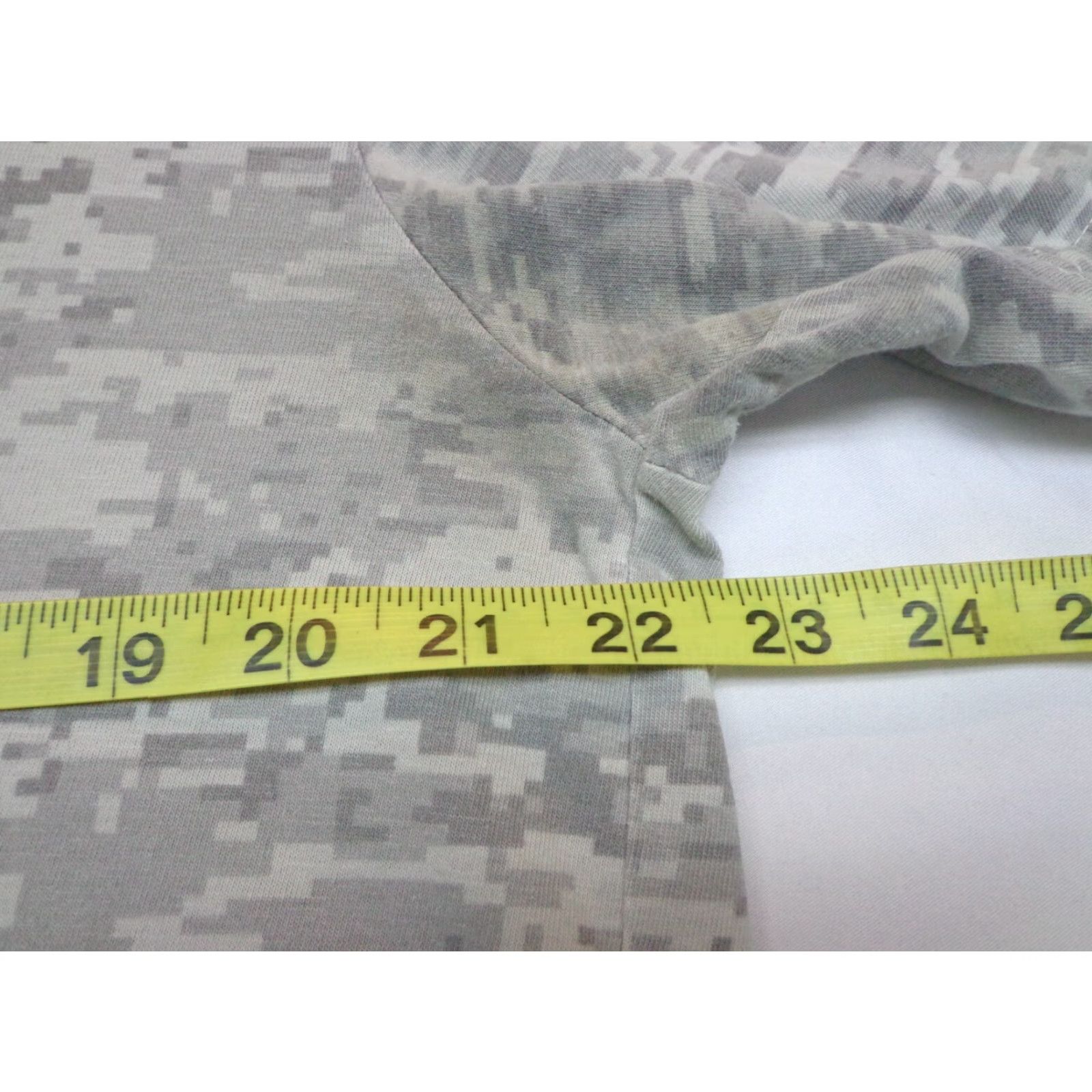 Vintage SOG T-Shirt Gray Digital Camouflage Short Sleeve Crew Neck Size L Adult Unisex Shirts Mens Womens Size US L / EU 52-54 / 3 - 6 Thumbnail