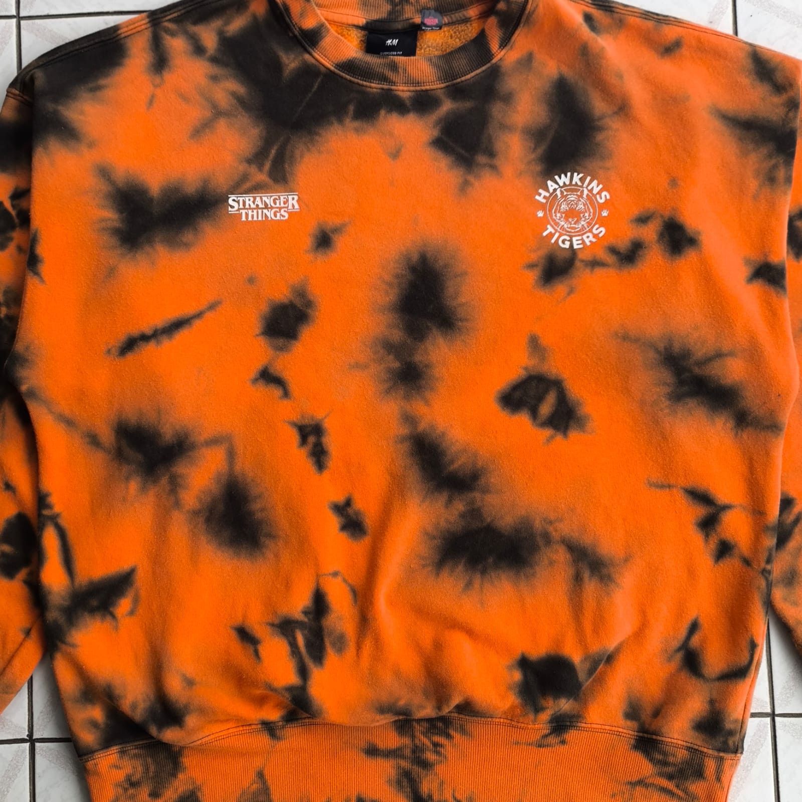 H&M H&M x Stranger Things Tie dye Size US L / EU 52-54 / 3 - 3 Thumbnail