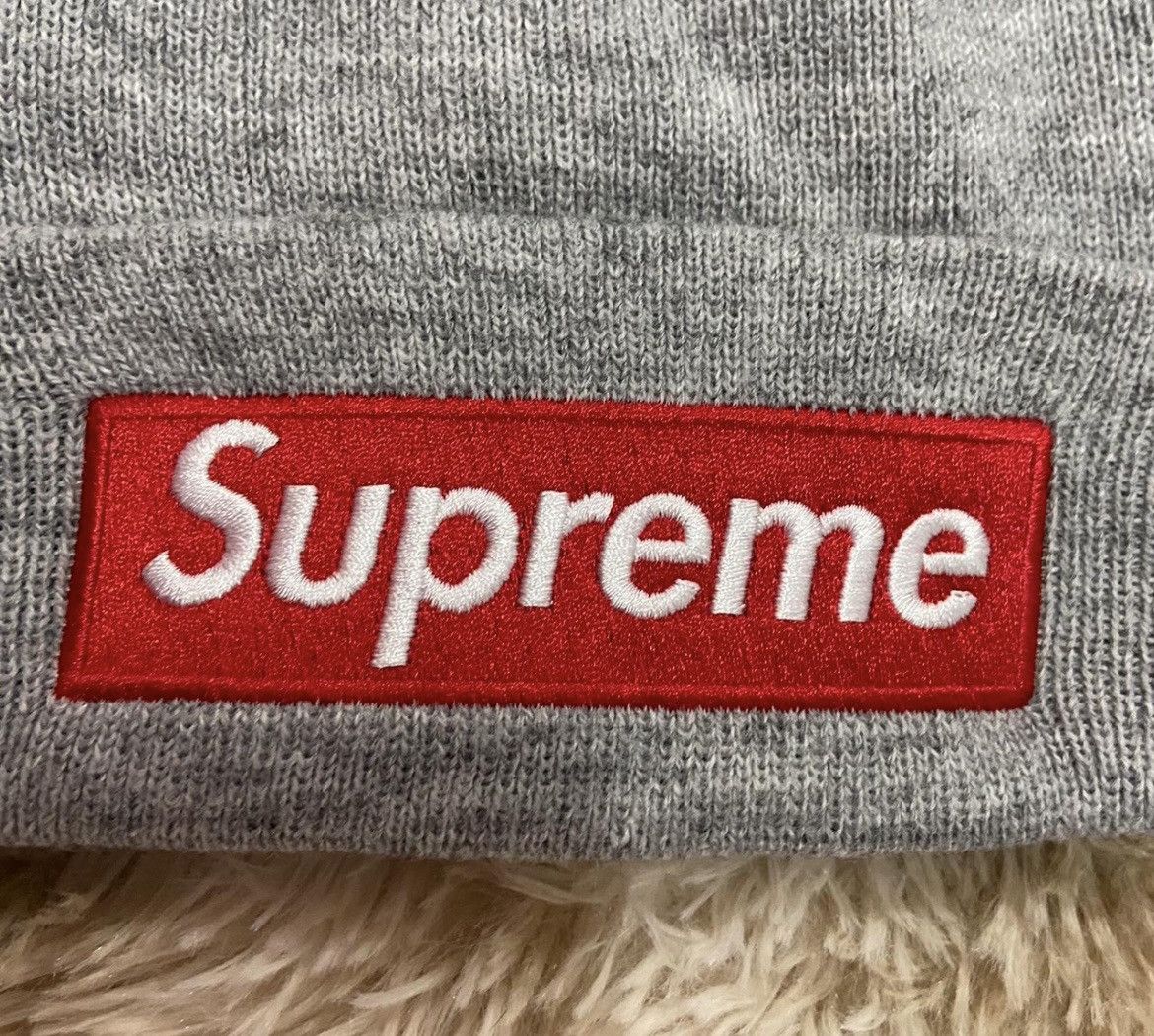 New Era × Supreme Supreme New Era box logo grey & red world famous beanie Size ONE SIZE - 3 Thumbnail