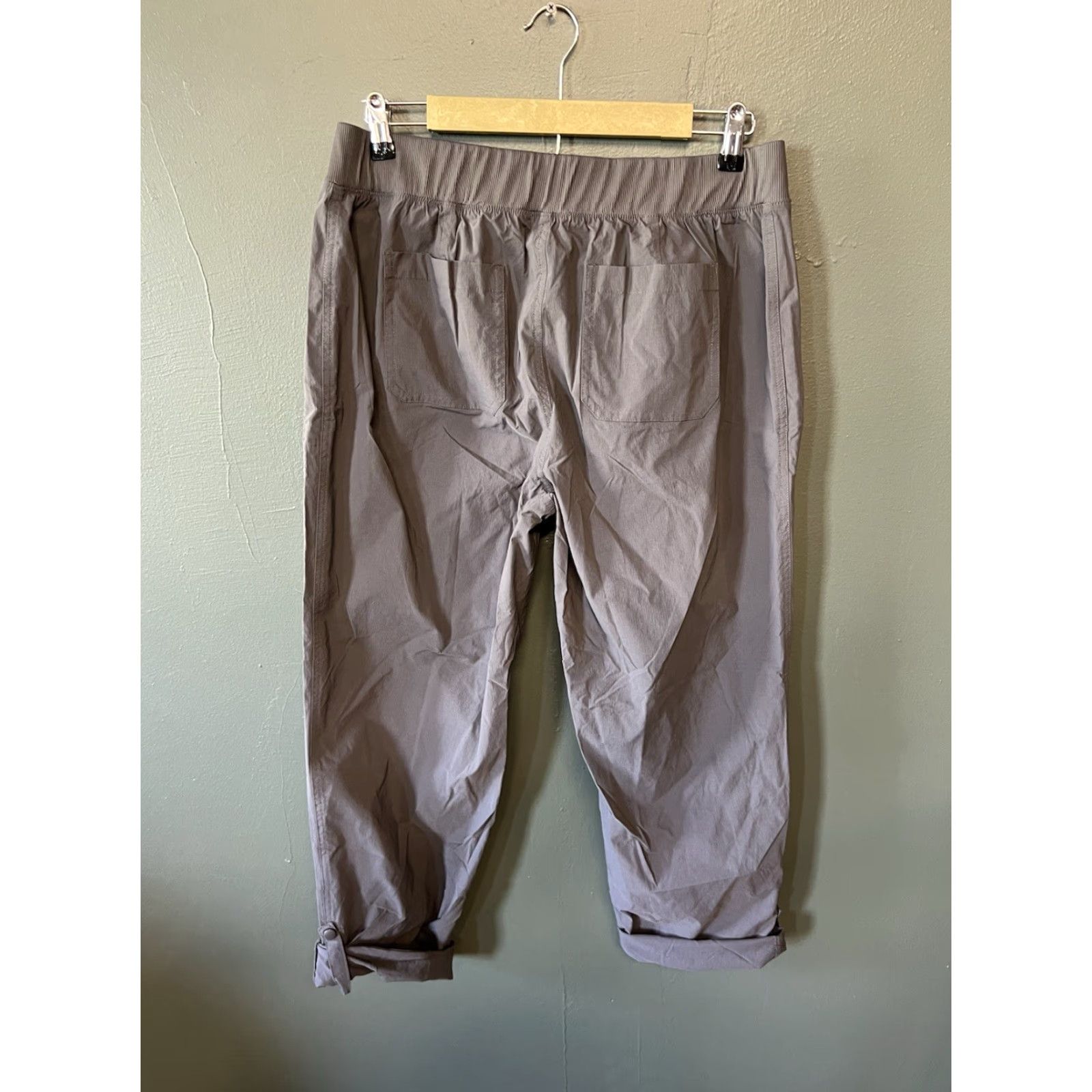 Eddie Bauer Eddie Bauer Womens Gray Cropped Outdoor Hiking Pants XL Drawstring Size XL Gray Cropped Outdoor Hiking Pants Womens Eddie Bauer Drawstring 22in inseam Size 40" / US 18 - 2 Thumbnail