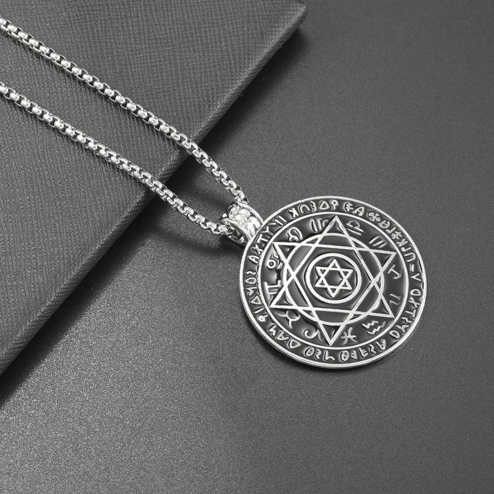 Jewelry × Vintage Vintage Round Star Necklace Size ONE SIZE - 1 Thumbnail