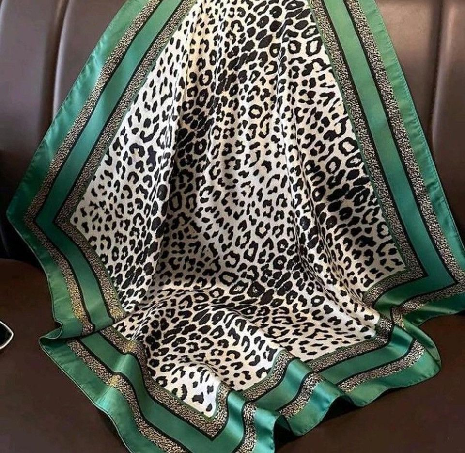 Other Vibrant Emerald & Leopard Print Silk Neck Scarf Size ONE SIZE - 2 Thumbnail