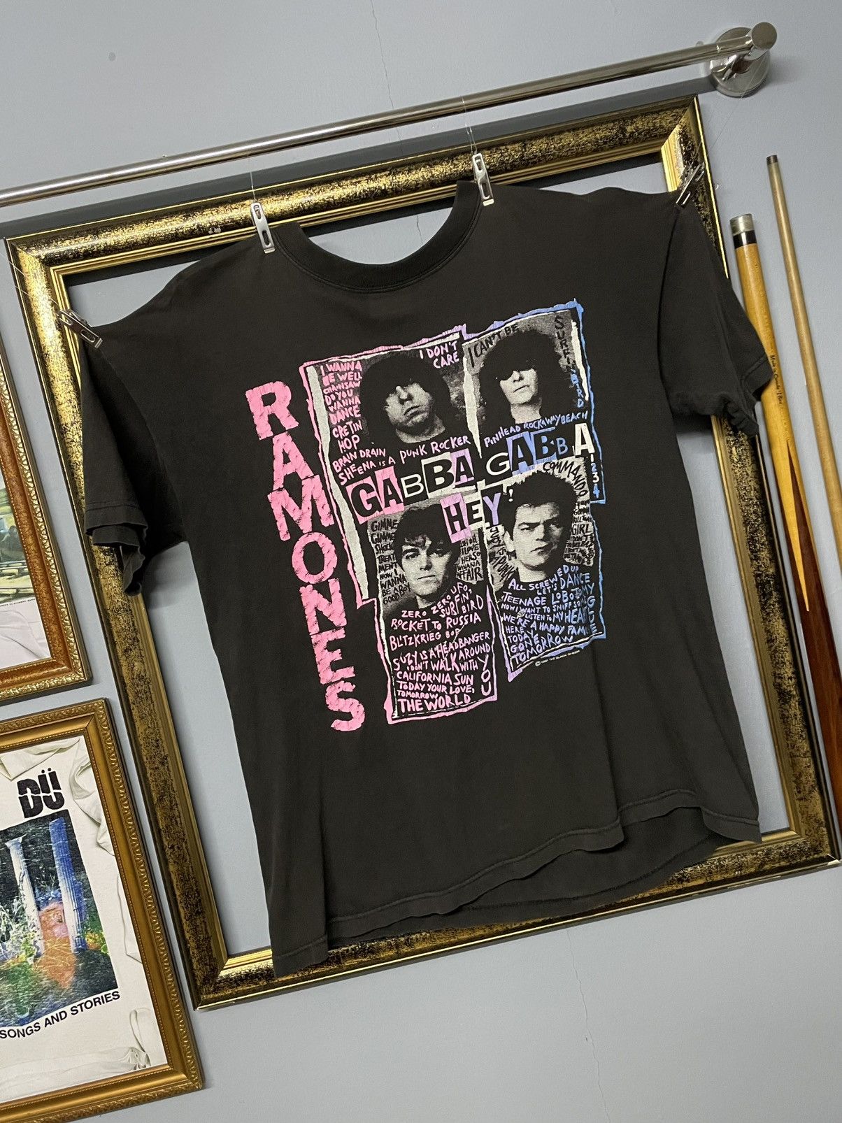 Vintage Vintage 1991 Og Ramones Gabba Gabba Hey Punk Sunfaded Tee Size US S / EU 44-46 / 1 - 2 Thumbnail