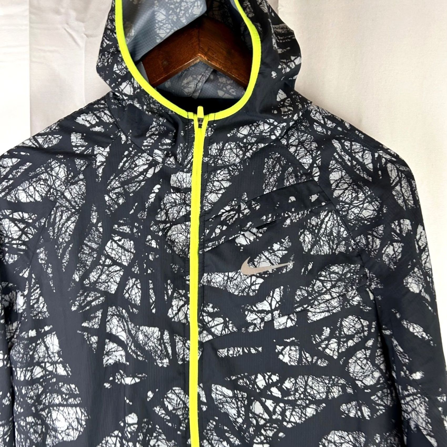 Nike VINTAGE NIKE Womens Black Camo Full Zip Enchanted Impossibly Light Running Jacket Medium Size M / US 6-8 / IT 42-44 - 2 Thumbnail