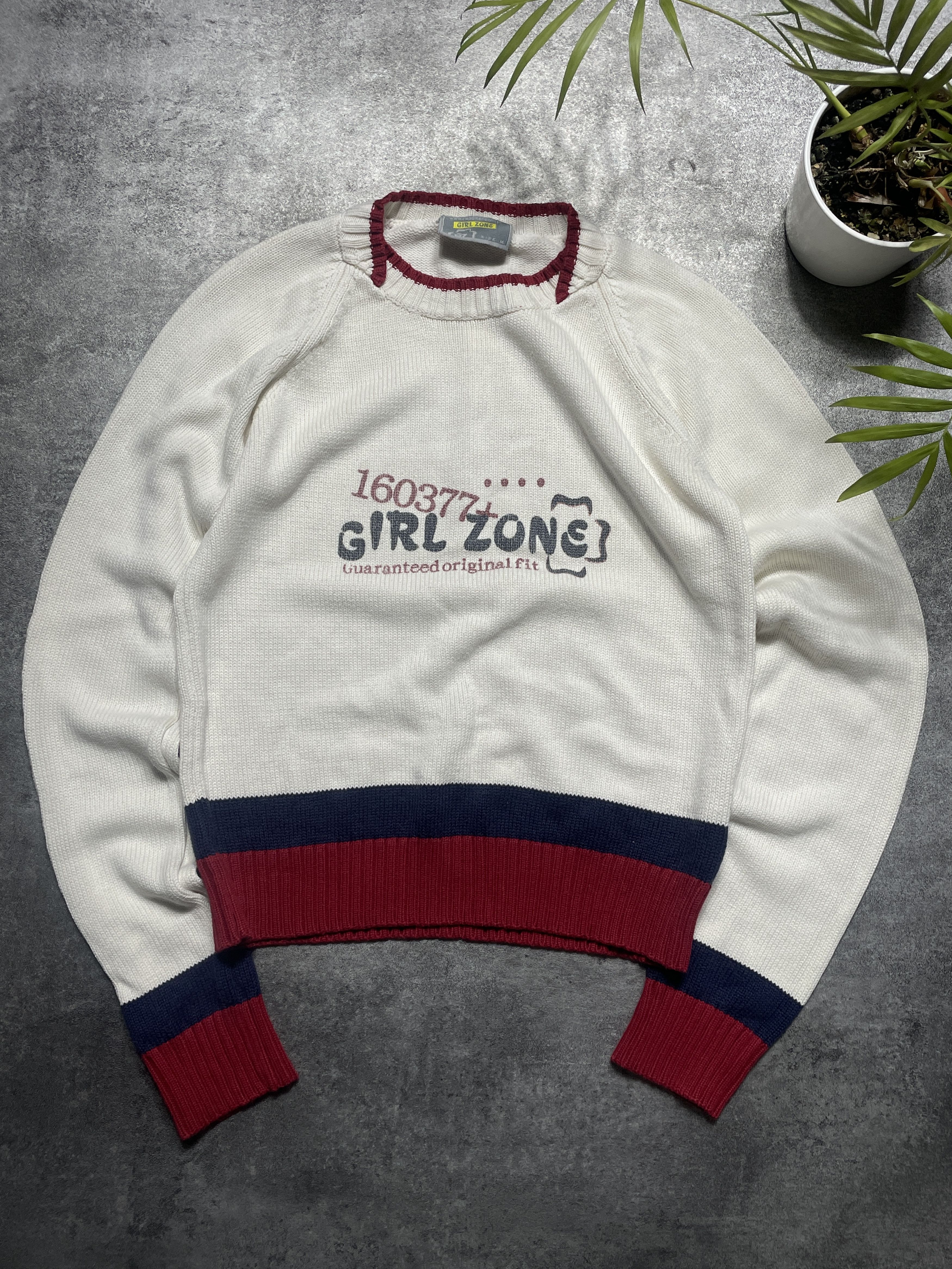 Vintage 🔥RARE🔥Vintage Y2K Sweater Girl Zone Spellout Cozy Size M / US 6-8 / IT 42-44 - 1 Thumbnail