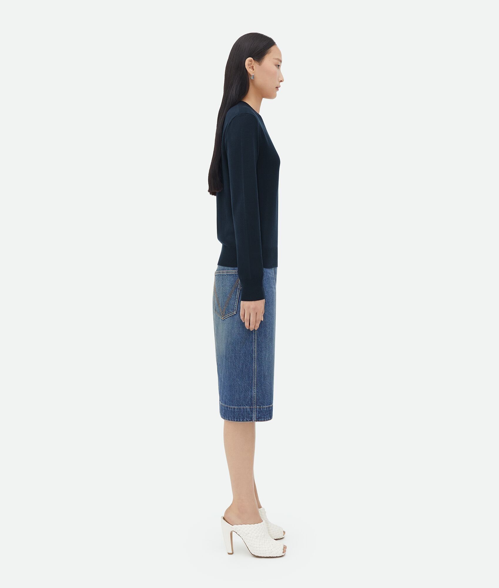 Bottega Veneta o1n1vont0625 Classic Wool Sweater in Midnight Blue Size XS / US 0-2 / IT 36-38 - 2 Thumbnail