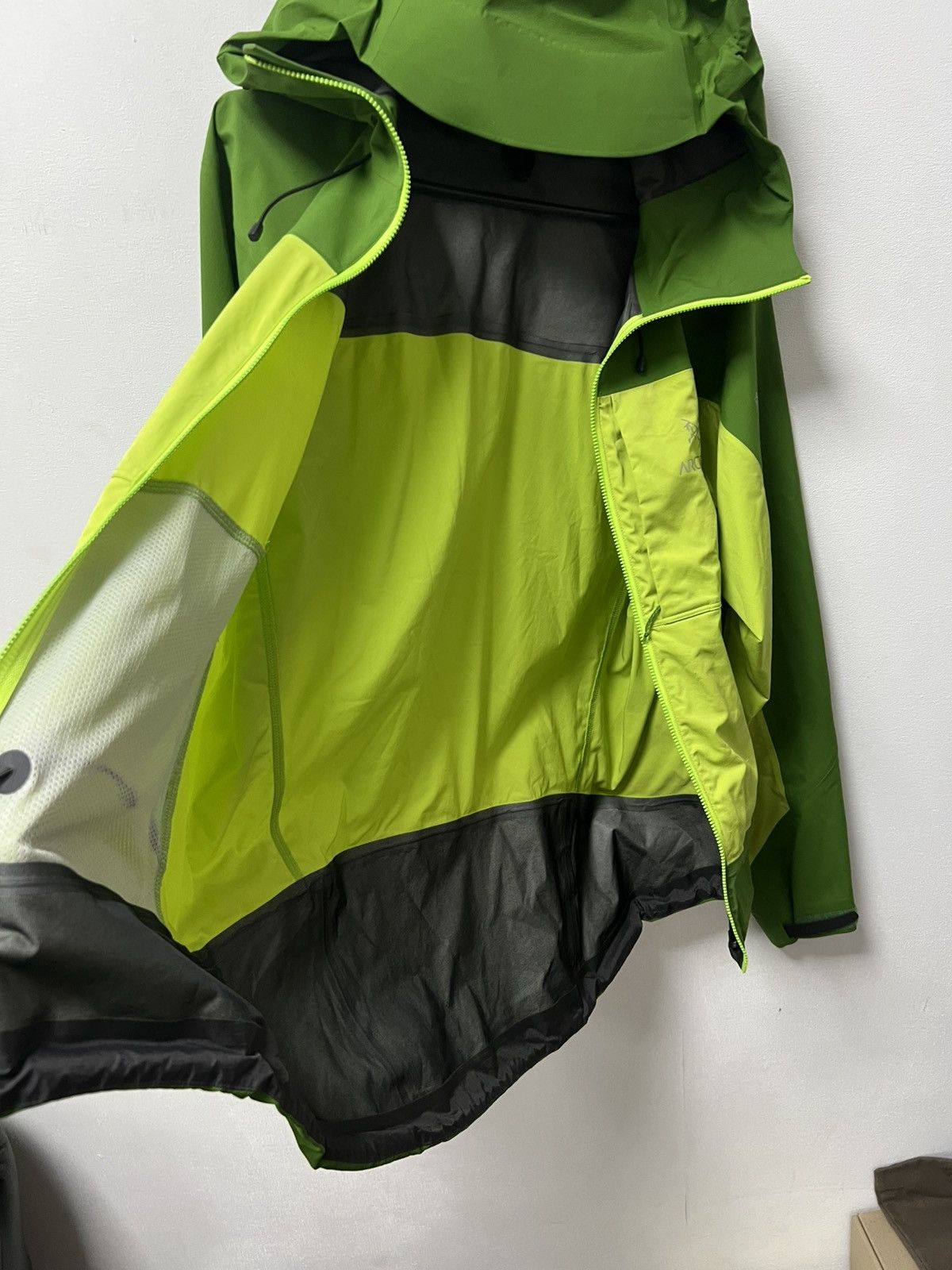 Arc'teryx Vintage Arc’teryx Beta LT Goretex Pro Men’s Jacket Size S Size US S / EU 44-46 / 1 - 16 Thumbnail