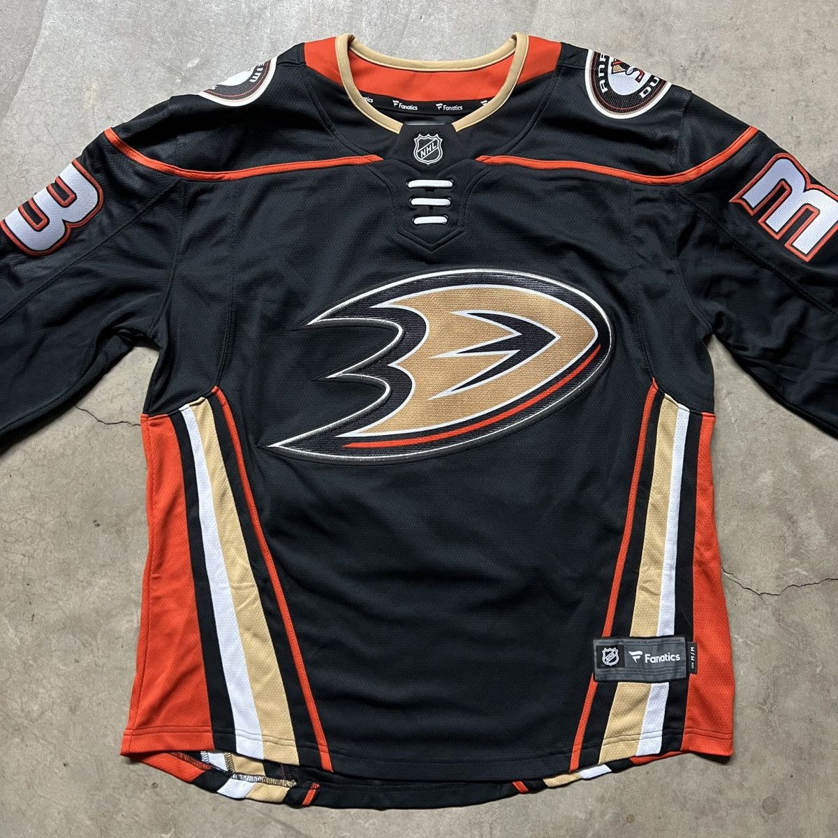 NHL 2018 NHL A. Ducks JAKOB SILFVERBERG #33 Hockey Jersey Size US M / EU 48-50 / 2 - 9 Thumbnail