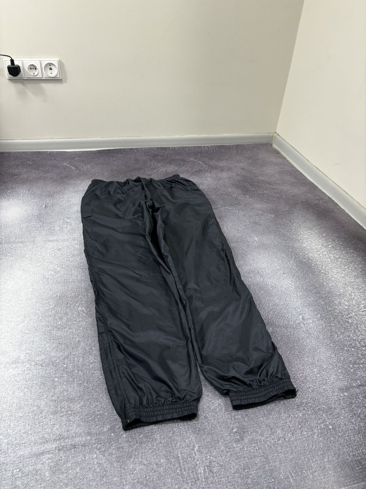 Nike Vintage 90s Nike Y2K Retro Hype Black Nylon Track Pants Size US 32 / EU 48 - 14 Thumbnail