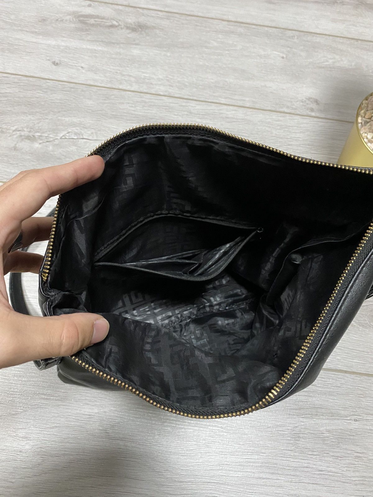 Givenchy Givenchy big logo shoulder crossbody bag messenger Size ONE SIZE - 4 Thumbnail