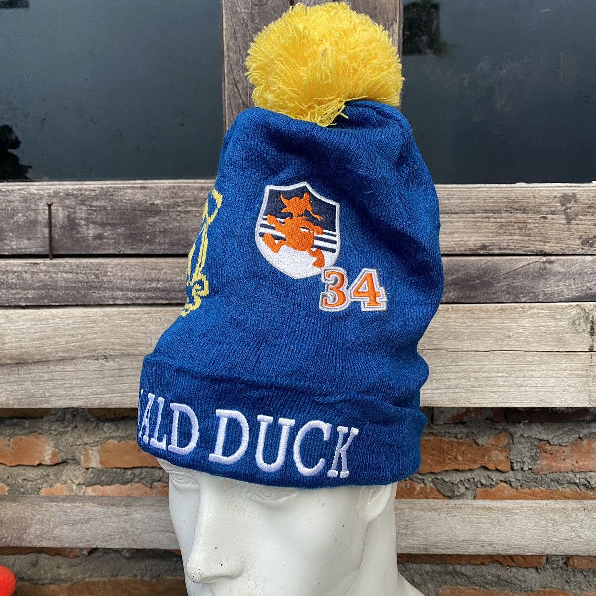Disney × Japanese Brand × Mickey Mouse DONALD DUCK UNIQUE POM BEANIE HATS Size ONE SIZE - 3 Thumbnail