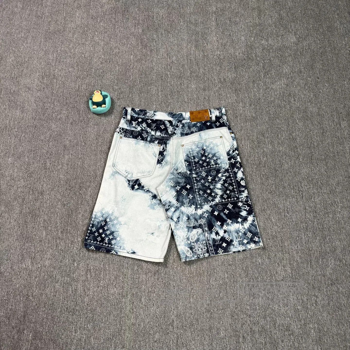Louis Vuitton LV Bandana Print Denim Shorts. Size US 32 / EU 48 - 2 Thumbnail