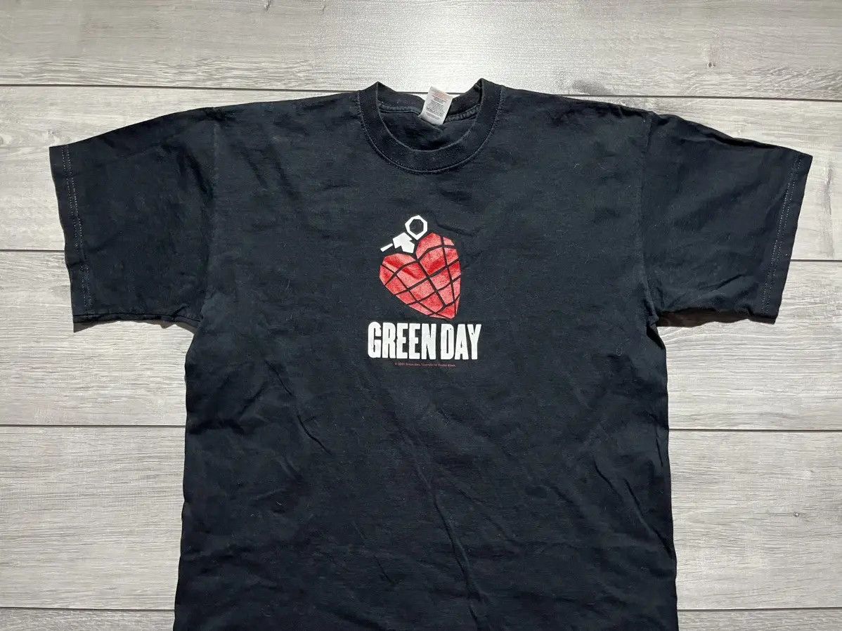 Band Tees Green day Tshirt album idiot 2004 size Large Size US L / EU 52-54 / 3 - 3 Thumbnail