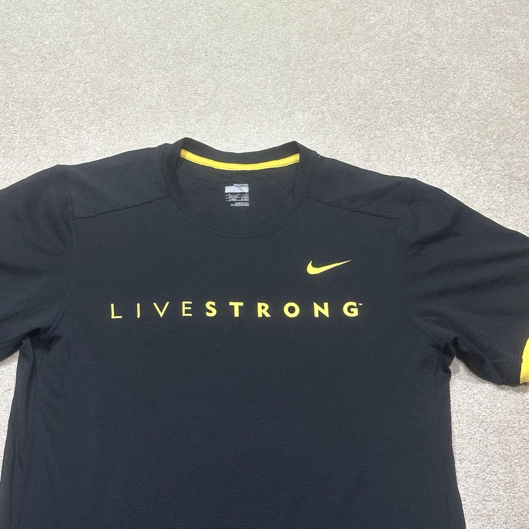 Nike VINTAGE Nike T Shirt Mens Small Black NWOT Logo Livestrong Y2K Deadstock Nike Air Dri-Fit Regular Short Sleeve Crew Neck Shirt Men Size US S / EU 44-46 / 1 - 3 Thumbnail
