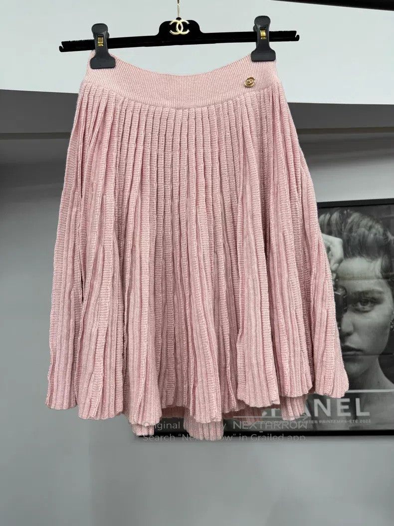 Chanel Chanel Pink pleated cashmere skirt Size 24" / US 00 / IT 34 - 1 Thumbnail