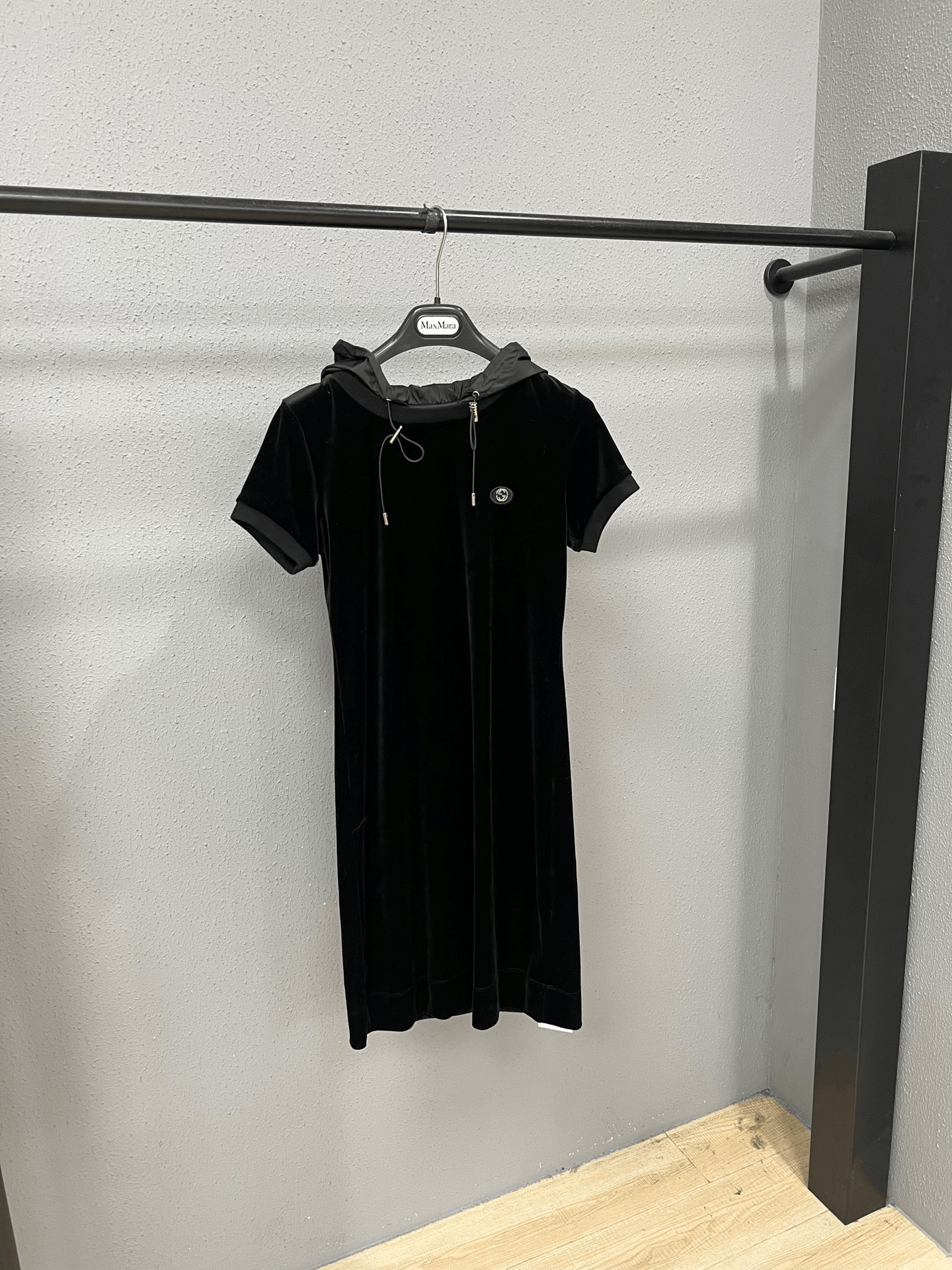 Gucci Gucci Velvet T-Shirt M Women Size M / US 6-8 / IT 42-44 - 1 Thumbnail