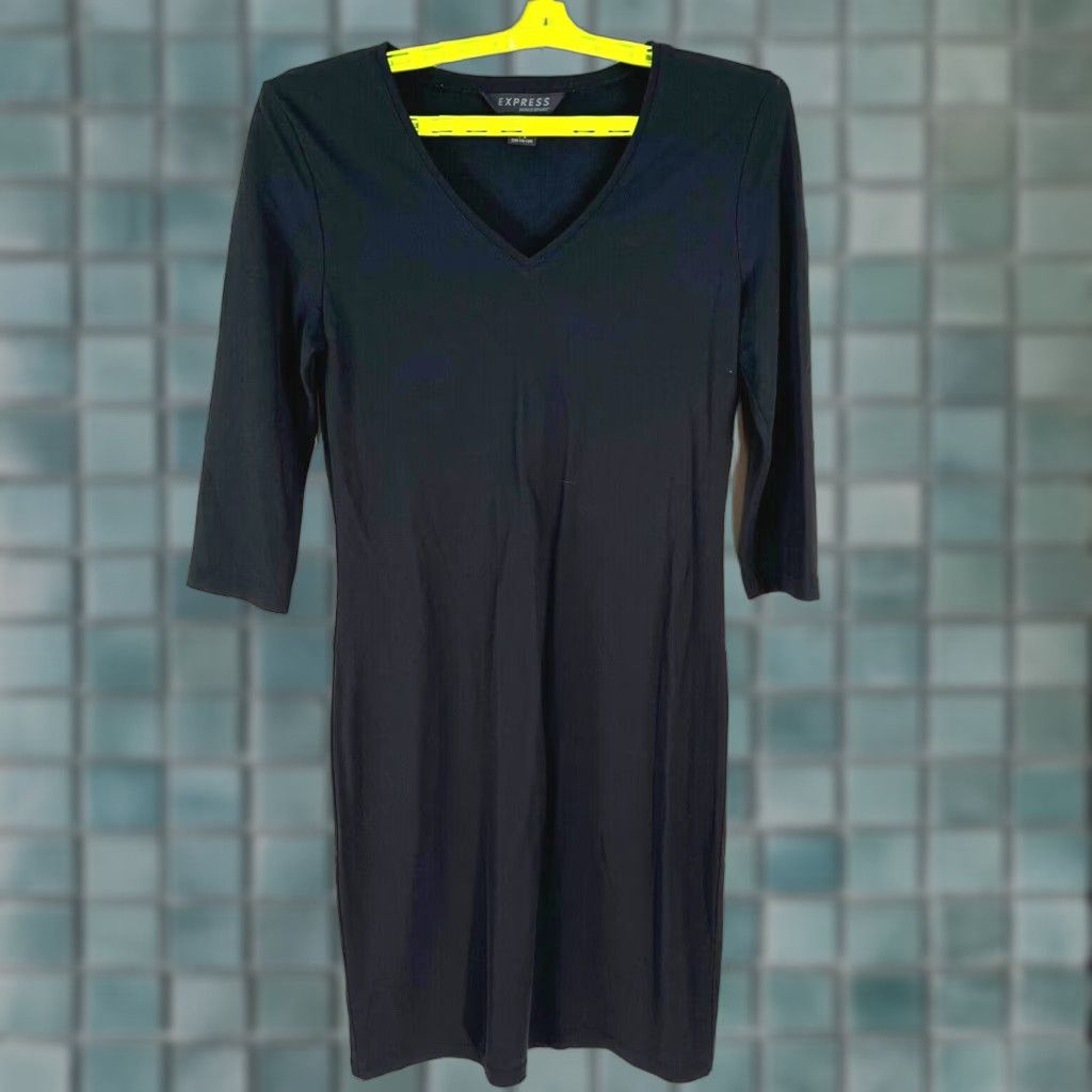 Express Express A Line Dress Size 7/8 Black V Neck 3/4 Sleeve Size M / US 6-8 / IT 42-44 - 1 Thumbnail