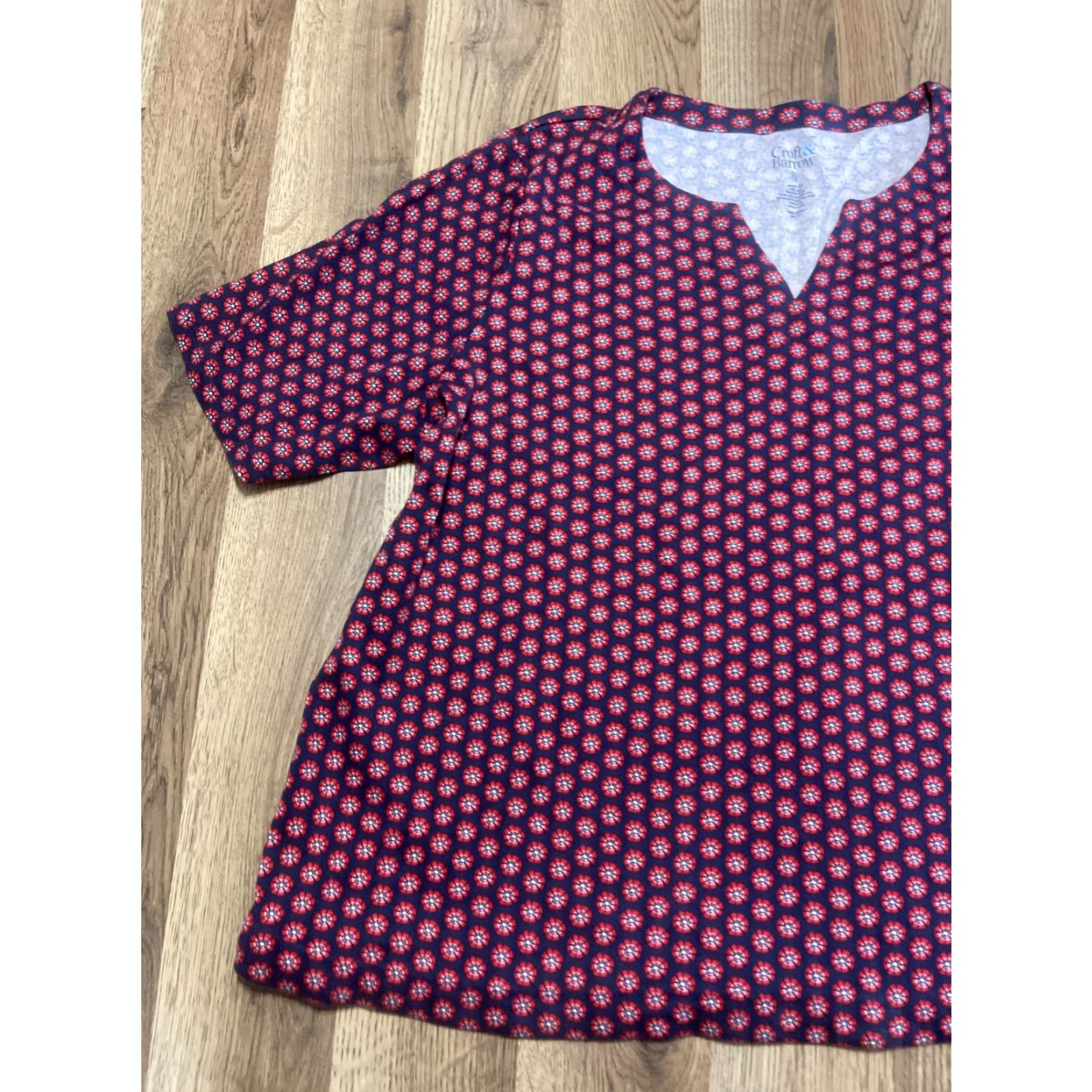 Croft & Barrow Croft & Barrow Shirt Women's 1X Red V-neck Short Sleeve Floral Casual Womens Size XL / US 12-14 / IT 48-50 - 5 Thumbnail