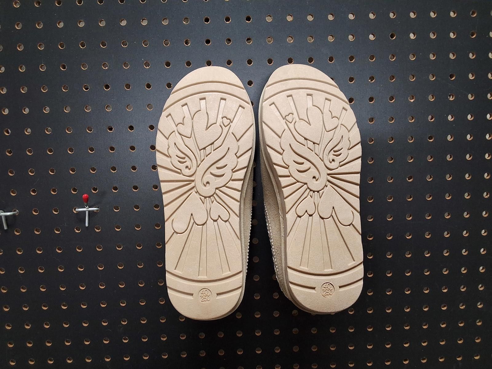 Unknown London Cozy Beige Women's Slippers - Grab 'Em Before They're Gone! Size US 7.5 / IT 37.5 - 5 Thumbnail