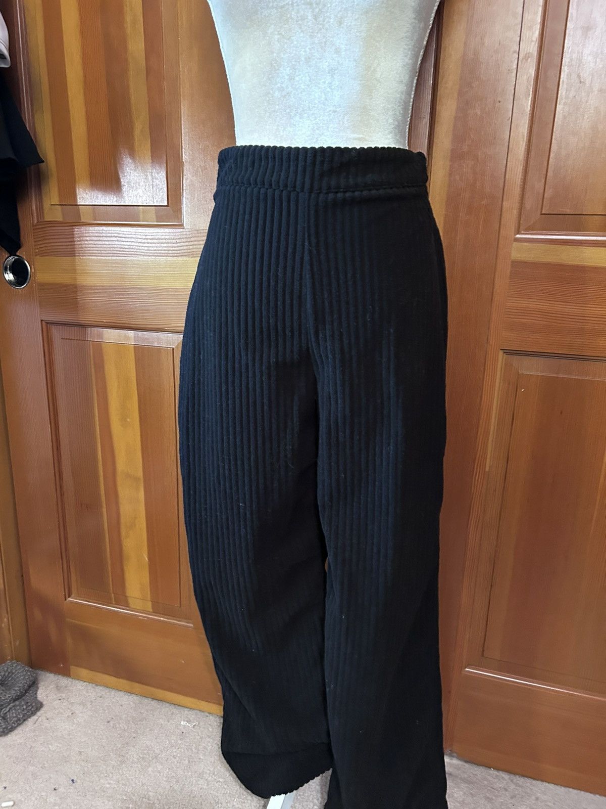 Designer × Other NWT, Lavishly Paris Women’s Ribbed Knit Wide Leg Pants. Size 28" / US 6 / IT 42 - 8 Thumbnail