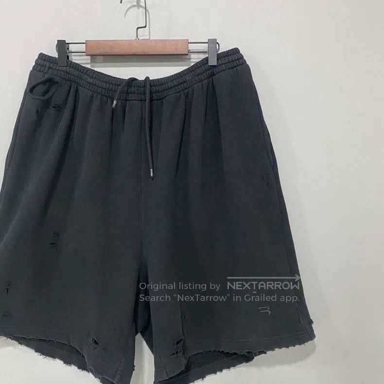 Balenciaga Balenciaga size M Embroidered double hook distressed short Size US 27 - 2 Thumbnail