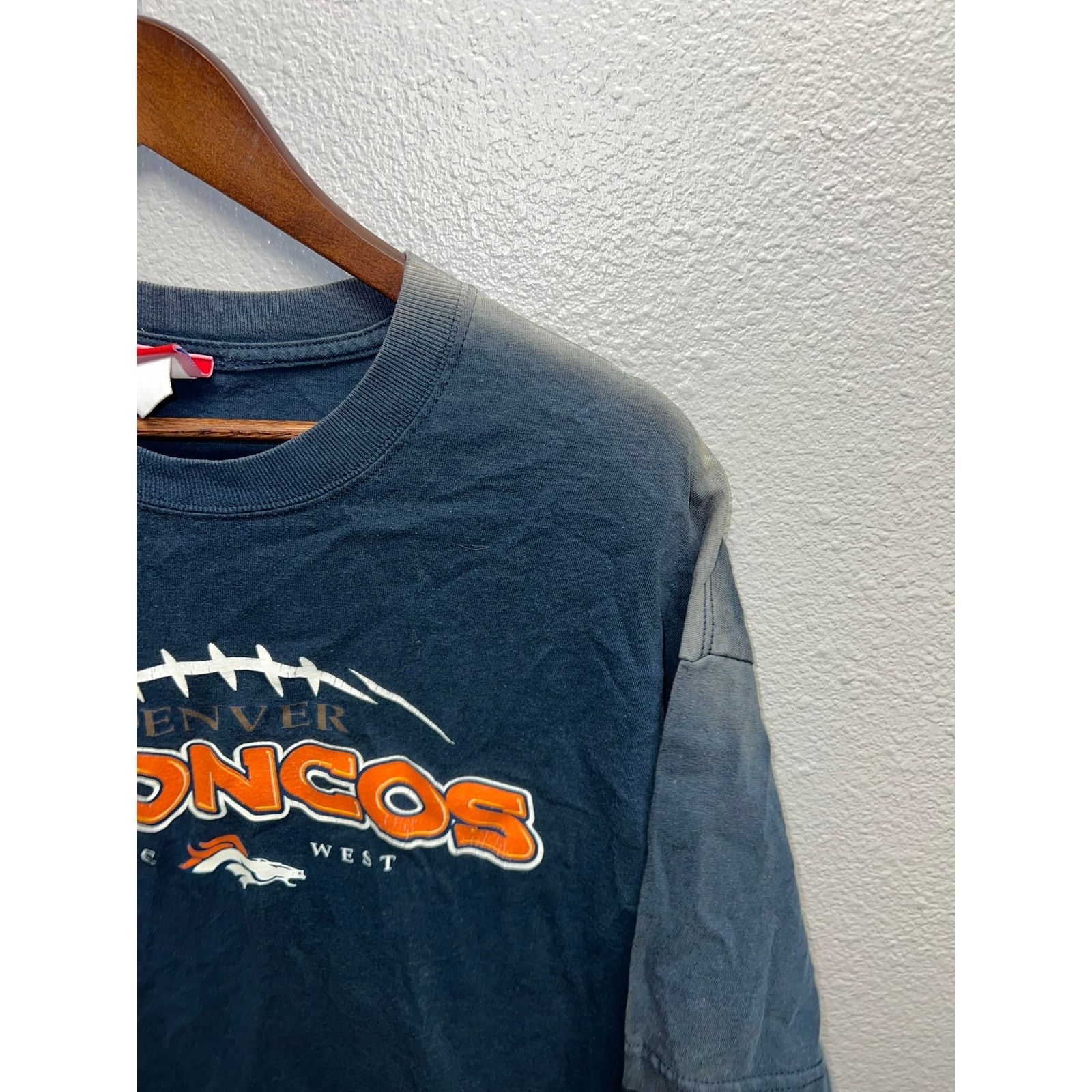 NFL Denver Broncos Shirt NFL West Football Blue Faded Shirt XL Size US XL / EU 56 / 4 - 6 Thumbnail