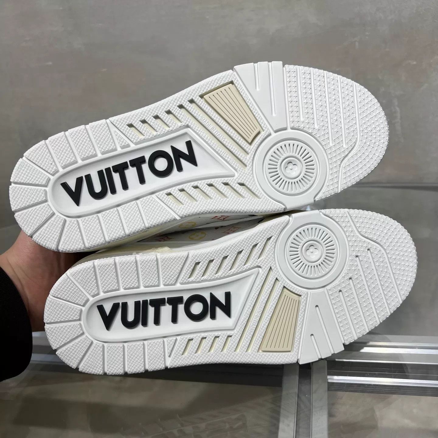 Louis Vuitton LV x Takashi Murakami White Multicolor Trainer 35.5 Size US 5 / IT 35 - 7 Thumbnail