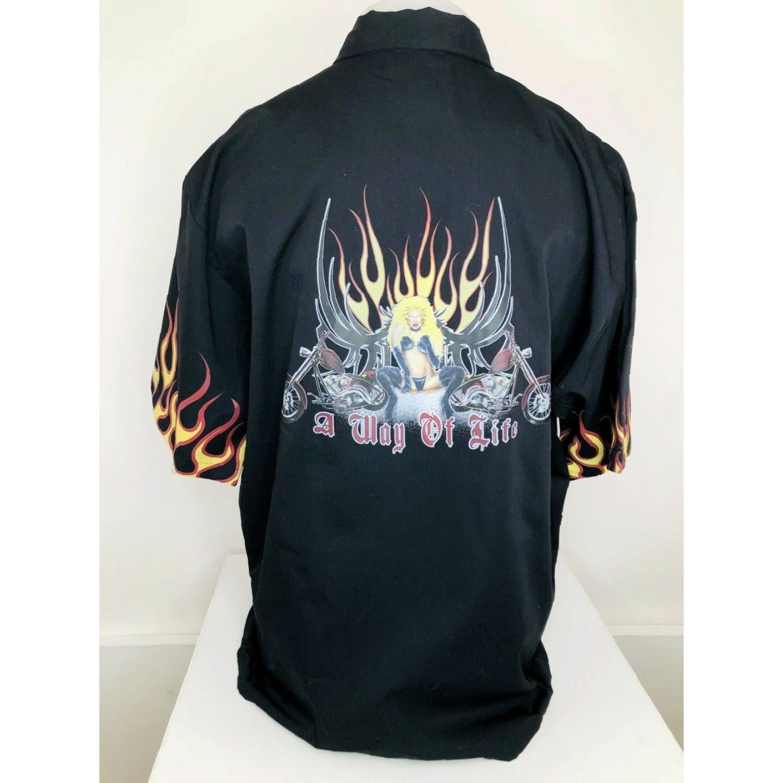 Vintage DRAGONFLY MOTORCYCLE ENGINE METAL BUTTON / FLAMES & GIRL Shirt XXL Black Men's Short Sleeve Button-Up 2XL Moto Pin-Up Dragonfly Shirt Size US XXL / EU 58 / 5 - 2 Thumbnail