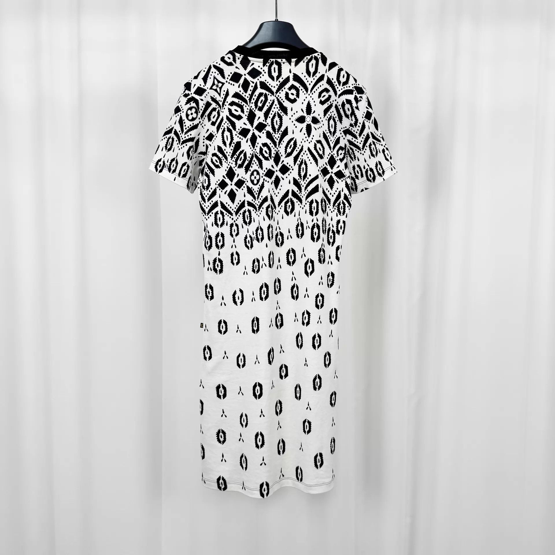 Louis Vuitton LV Beaded 3Flowers Dress S 98 New KL11434 Size S / US 4 / IT 40 - 2 Thumbnail