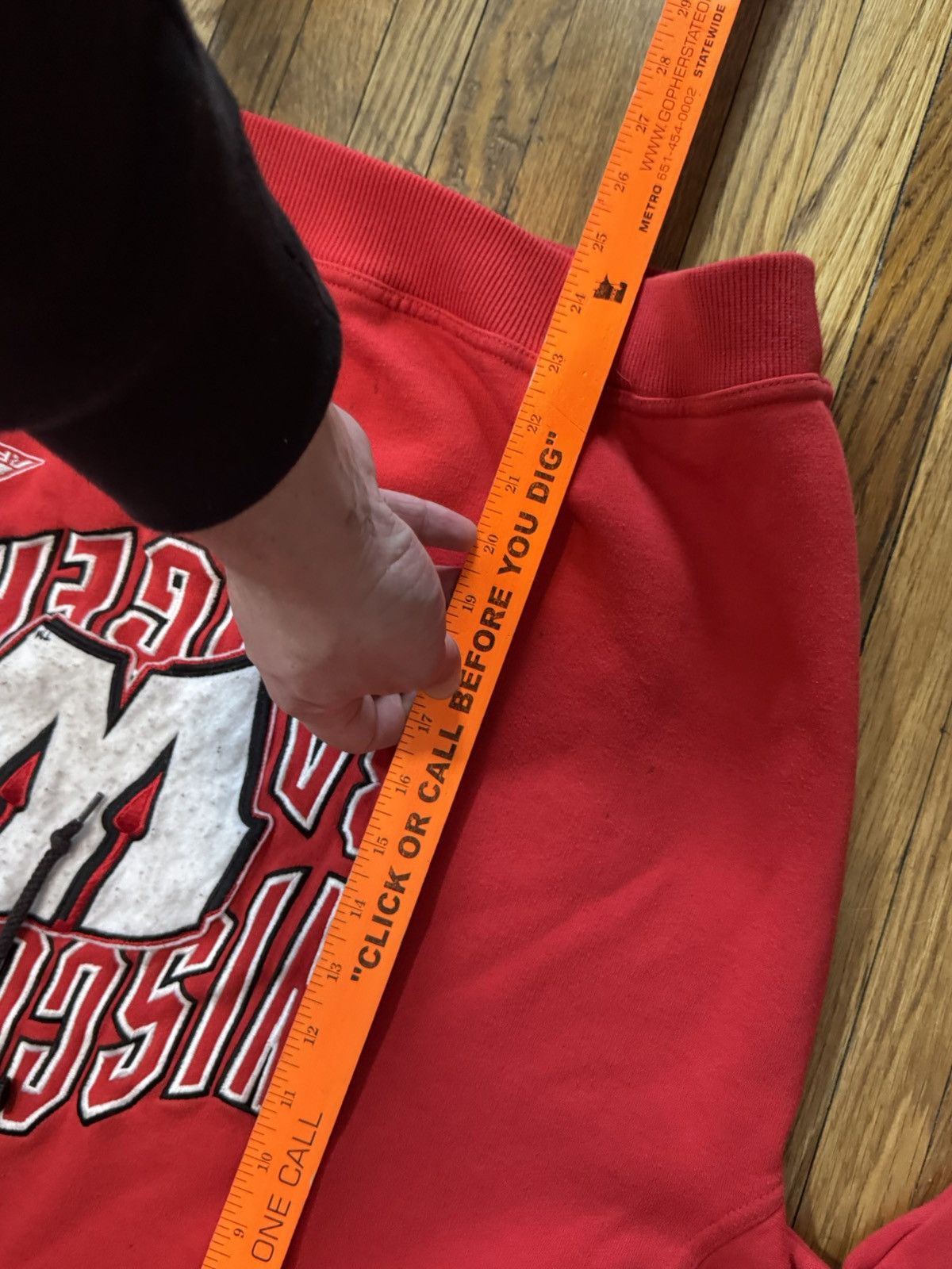 Vintage Vintage Wisconsin Badgers Two Tone Hoodie Size US XL / EU 56 / 4 - 7 Thumbnail