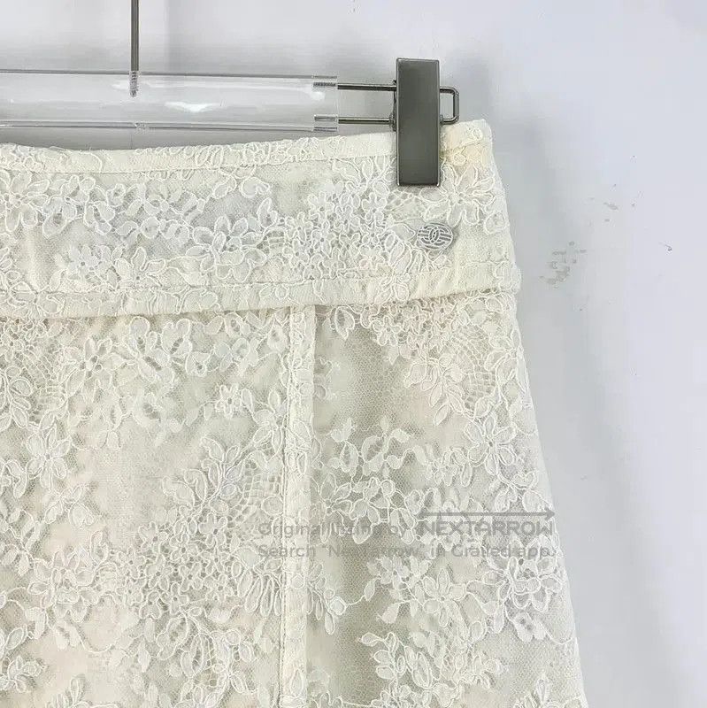 Chanel Chanel Beige Cotton Lace Skirt . Size 22" - 2 Thumbnail