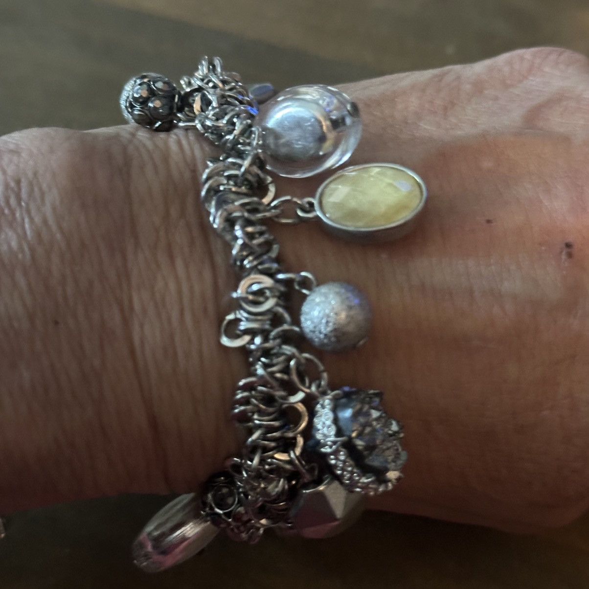Other Silver tone scrunchy charm dangle bracelet Size ONE SIZE - 3 Thumbnail