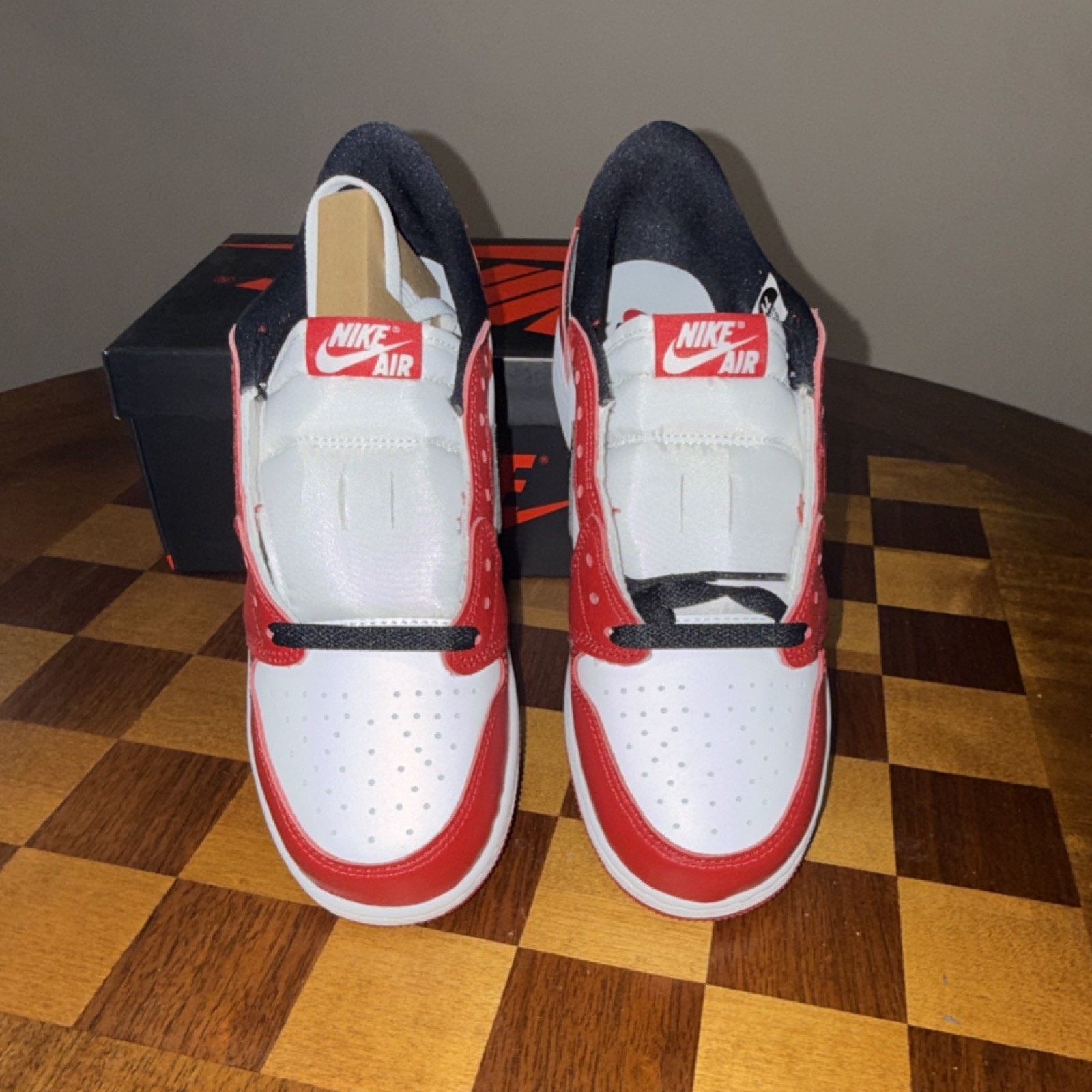 Nike Nike Air Jordan 1 Retro Low OG GS Varsity Red Black 7Y 8.5W Size US 7 / EU 40 - 3 Thumbnail