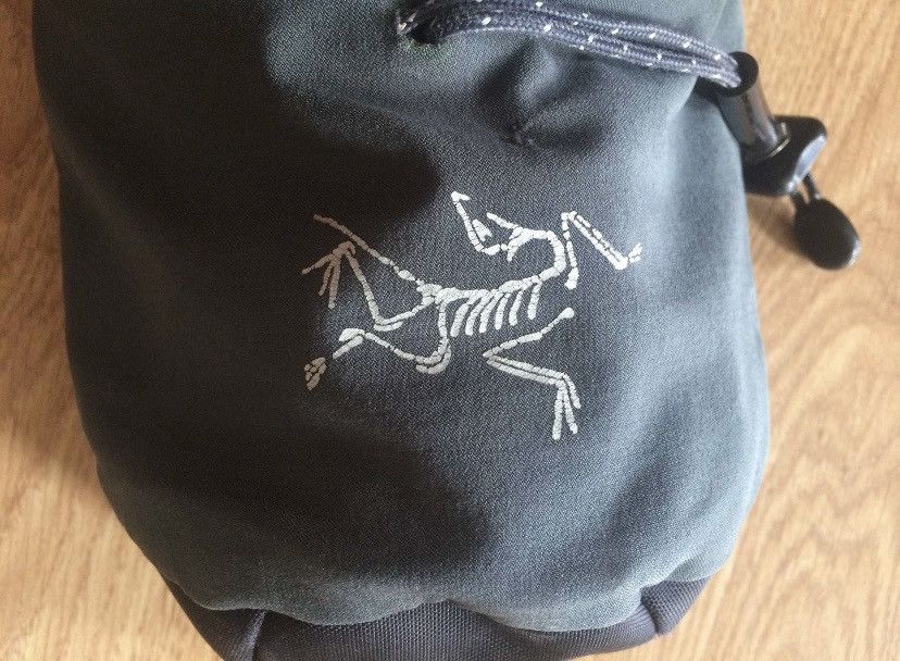 Arc'Teryx Arc'Teryx Quiver Bucket/ Chalk Bag Black Grailed