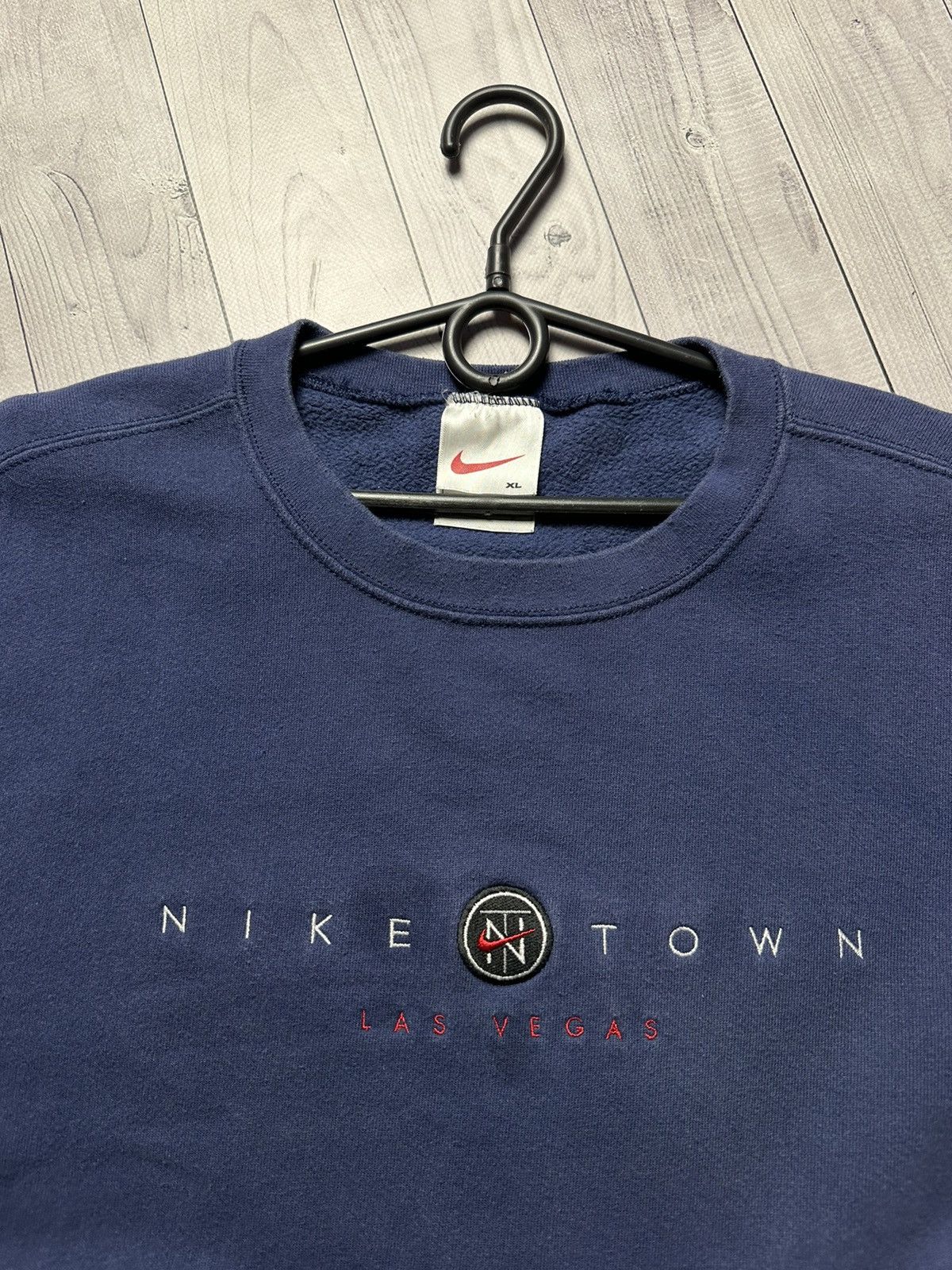 Vintage Vintage sweatshirt Nike Town Las Vegas size XL USA Size US XL / EU 56 / 4 - 5 Thumbnail