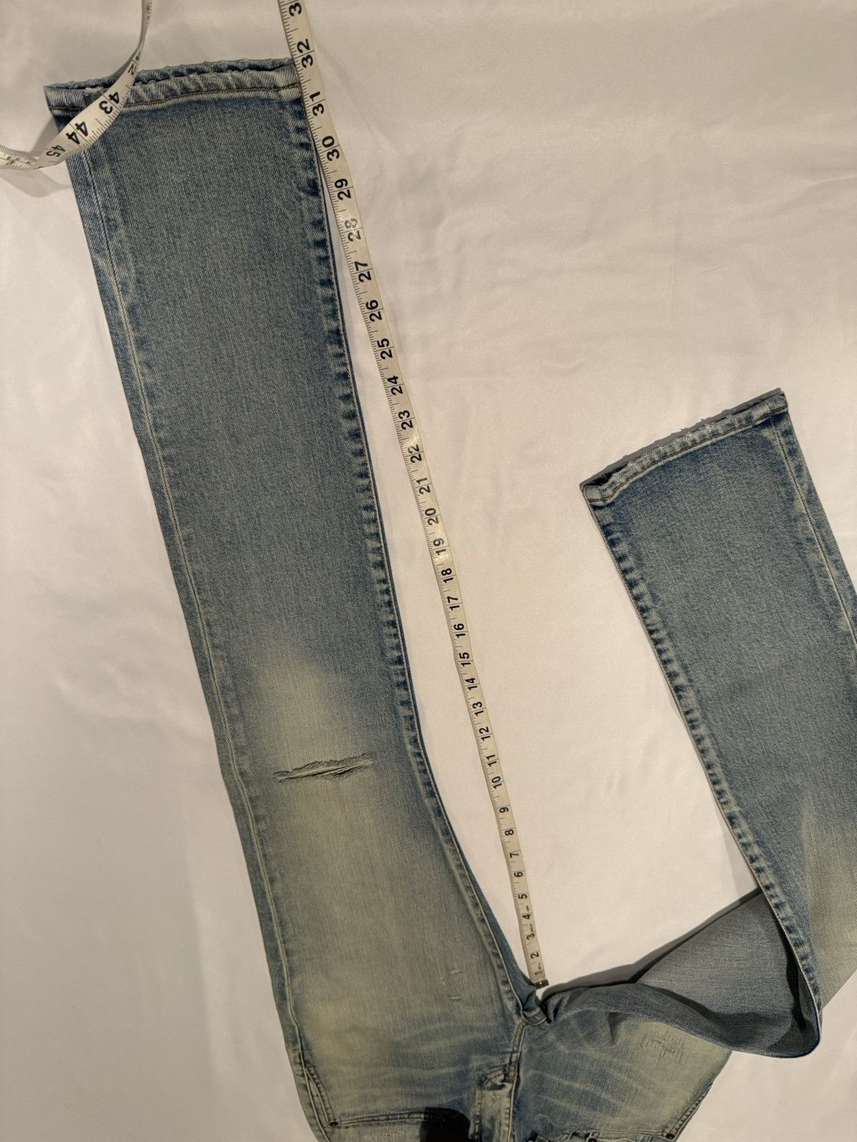 Saint Laurent Paris Saint Laurent men’s santa monica blue jeans. 27. $890 Size US 27 - 4 Thumbnail