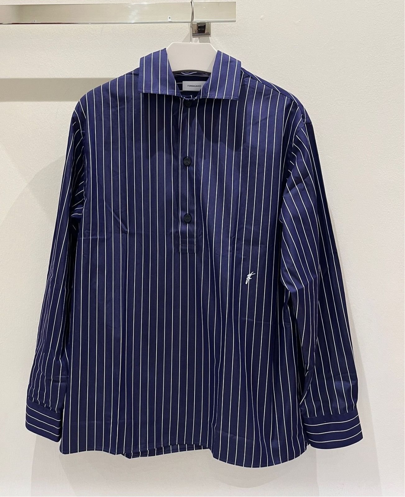 Salvatore Ferragamo o1s1rm1224 Shirt in Navy Blue & White Size US L / EU 52-54 / 3 - 1 Preview