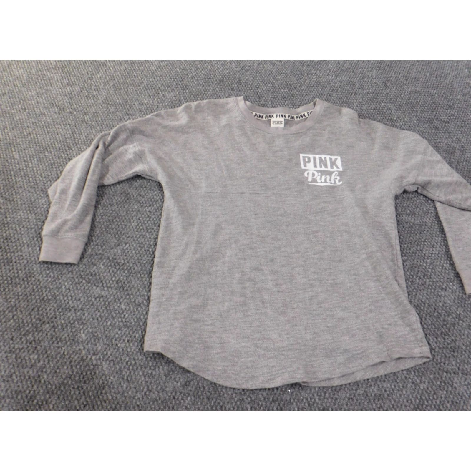Victoria's Secret Victoria's Secret PINK Sweatshirt Womens V-Neck Raglan Sleeve Knit Love Gray Small Pullover Seasonal Fall Modern Logo Shirt New Size S / US 4 / IT 40 - 3 Thumbnail
