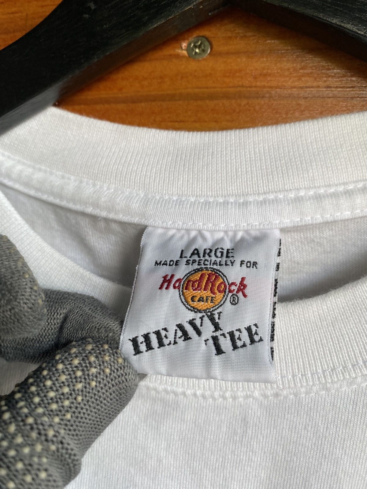 Hard Rock Cafe Vintage Hard Rock Cafe Ueno-Eki Tokyo Heavy Tee White 90s Size US L / EU 52-54 / 3 - 11 Thumbnail