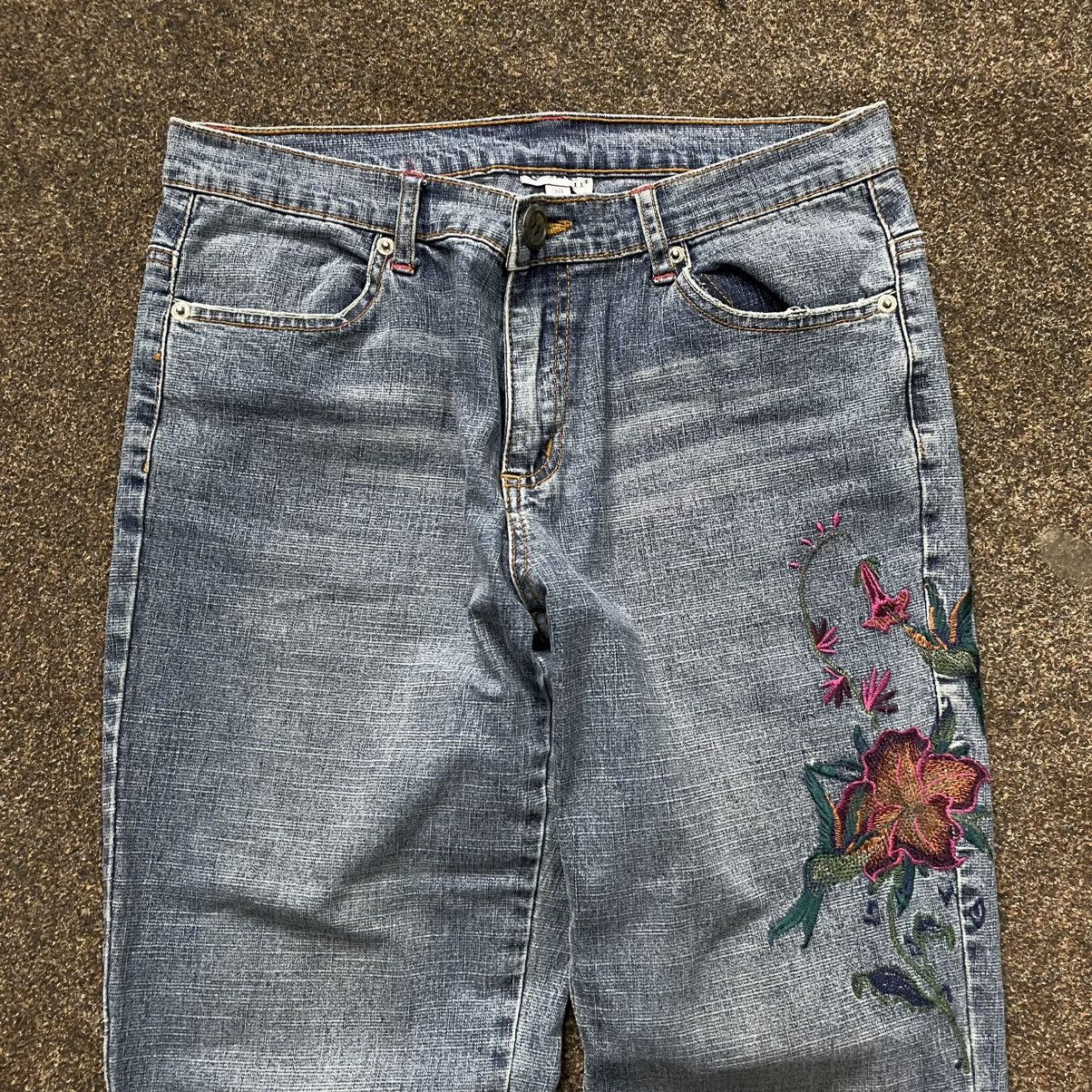 Vintage Vintage Y2K Flared Jeans Distressed Embroidered Floral Skate Size 34" / US 12 / IT 48 - 4 Thumbnail