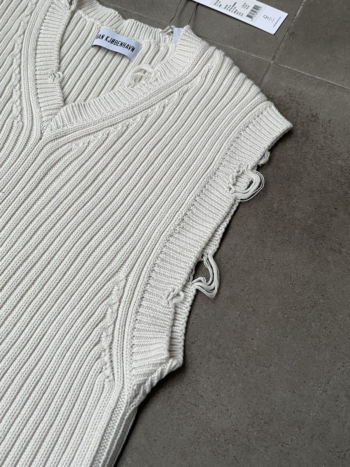 Han Kjobenhavn !DS! SS23 Han Kjobenhavn Distressed Knit Cream Vest Size US L / EU 52-54 / 3 - 14 Thumbnail