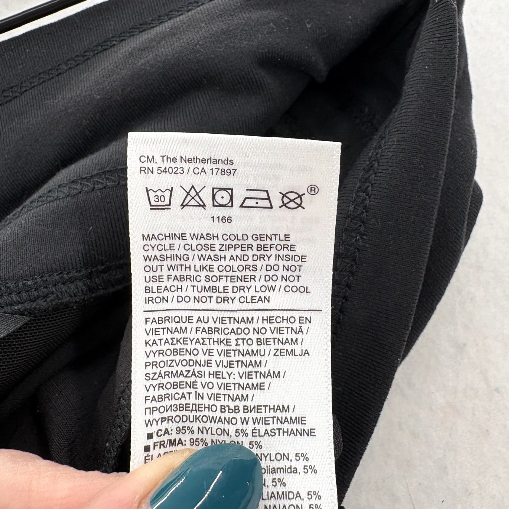 Athleta VINTAGE Athleta Trekkie North Jogger Pants Womens 0 Black Stretch Pockets Hiking Travel Size 25" / US 0 / IT 36 - 6 Thumbnail