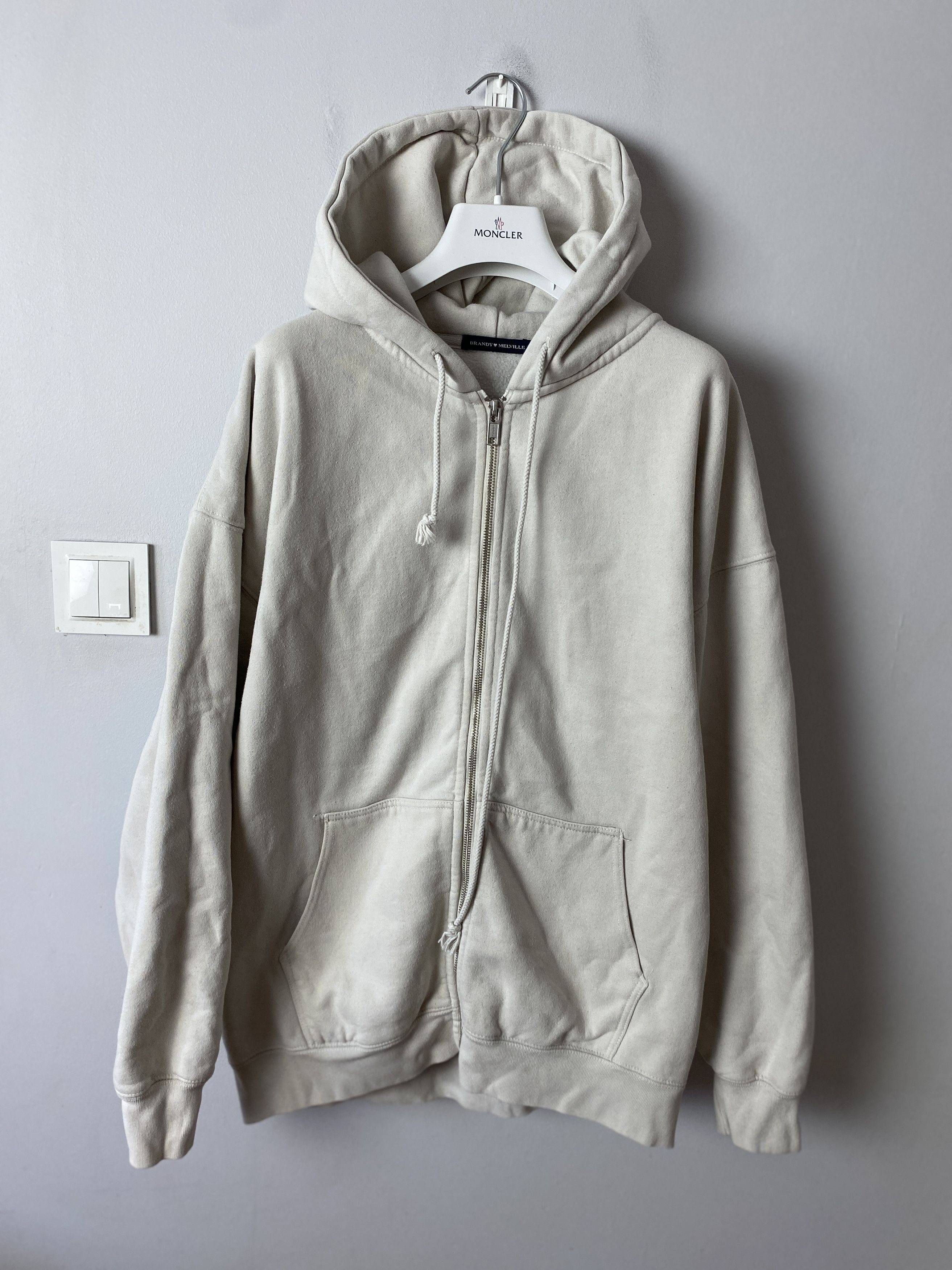 Other Brandy Melville thick heavy zip-up hoodie Size US L / EU 52-54 / 3 - 1 Thumbnail